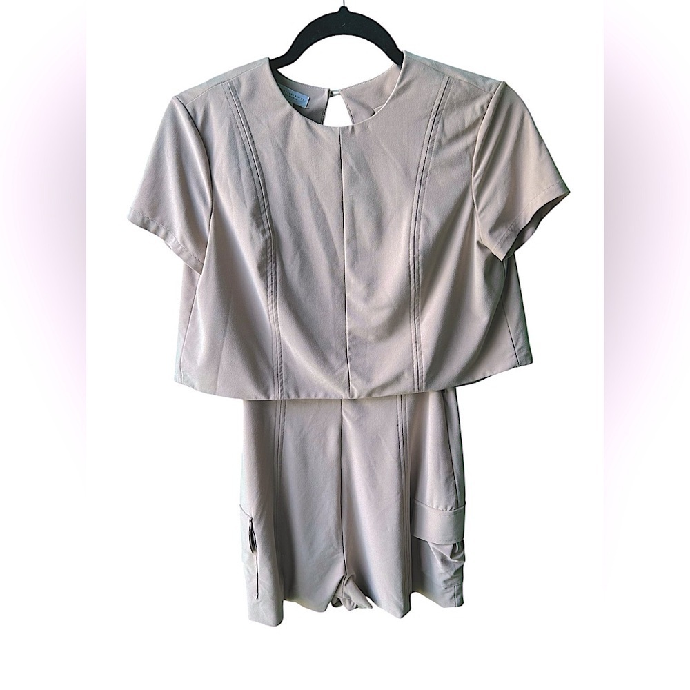 Mistress Rocks Shorts Romper with short sleeve crop top size medium in pale pink - Picture 3 of 13